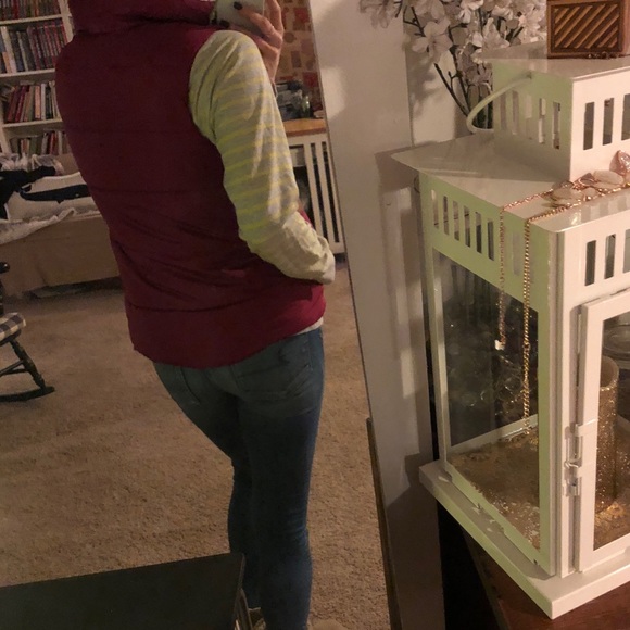 Women’s Old Navy Puffy Vest - Picture 5 of 6